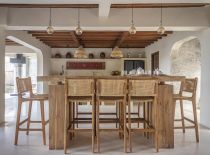 Villa Maison Matisse, Dining Table